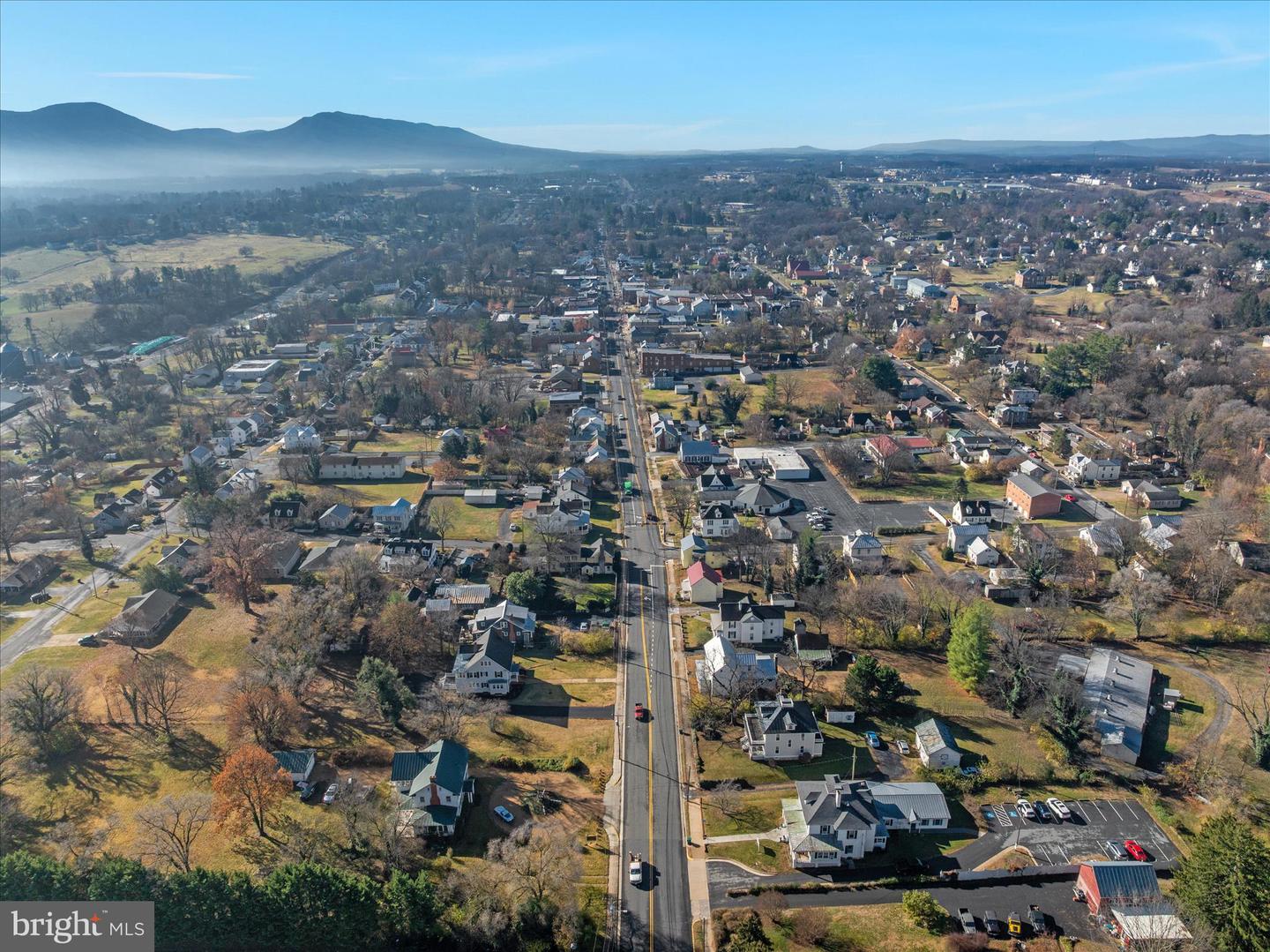 422 N MAIN ST, WOODSTOCK, Virginia 22664, 5 Bedrooms Bedrooms, ,3 BathroomsBathrooms,Residential,For sale,422 N MAIN ST,VASH2013124 MLS # VASH2013124