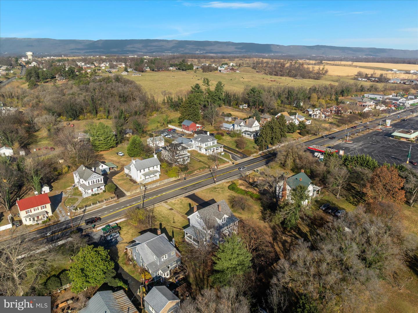 422 N MAIN ST, WOODSTOCK, Virginia 22664, 5 Bedrooms Bedrooms, ,3 BathroomsBathrooms,Residential,For sale,422 N MAIN ST,VASH2013124 MLS # VASH2013124