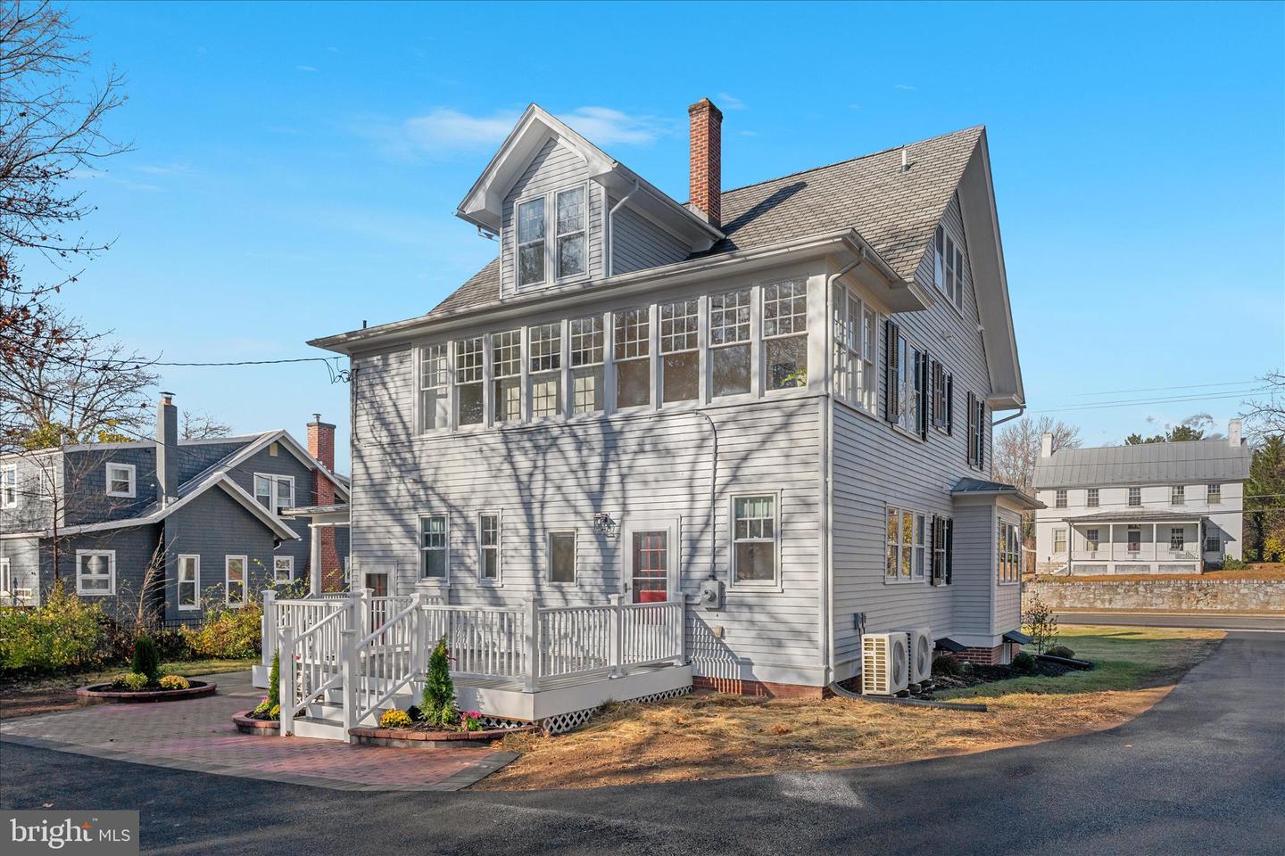 422 N MAIN ST, WOODSTOCK, Virginia 22664, 5 Bedrooms Bedrooms, ,3 BathroomsBathrooms,Residential,For sale,422 N MAIN ST,VASH2013124 MLS # VASH2013124