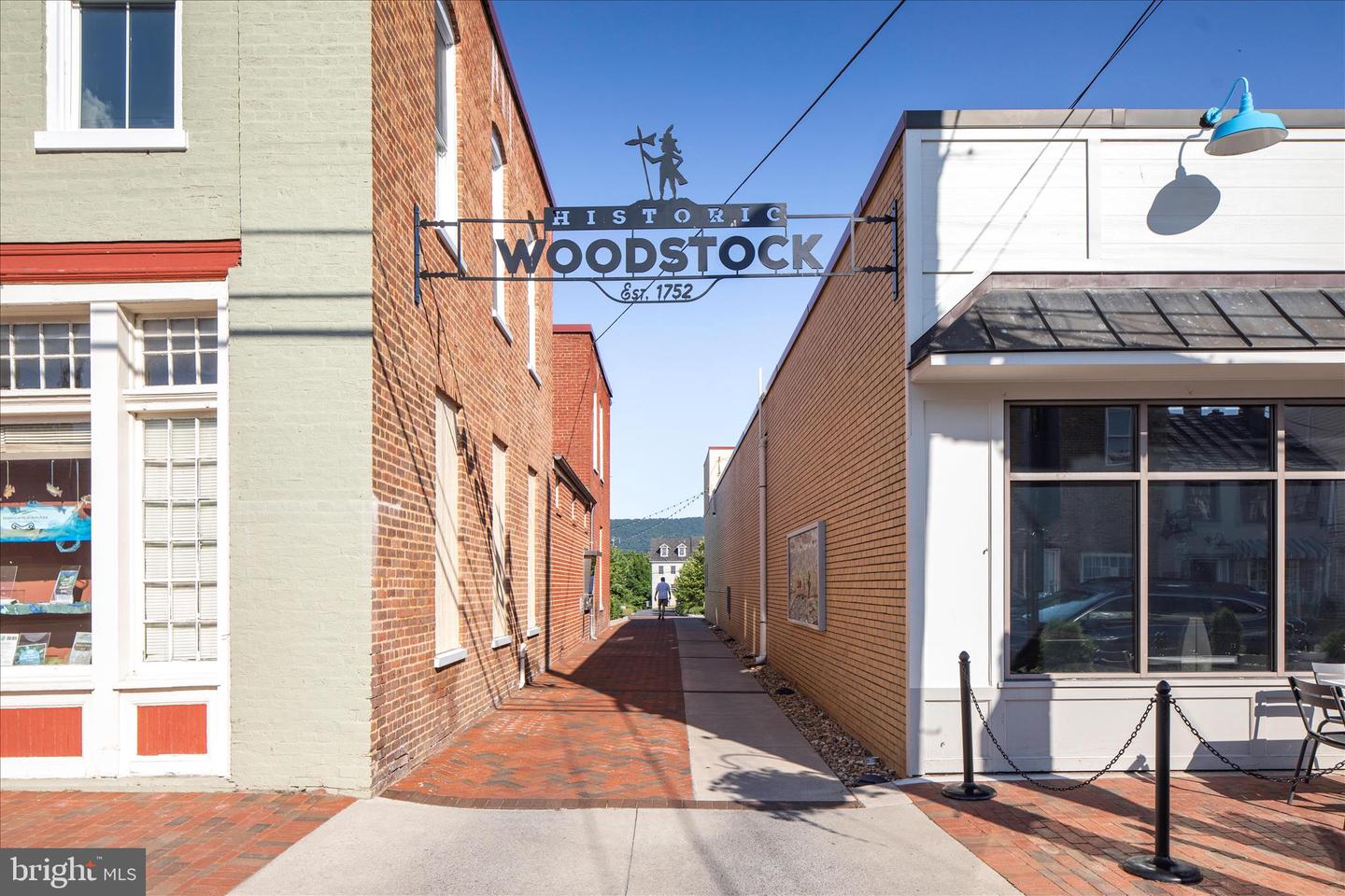 422 N MAIN ST, WOODSTOCK, Virginia 22664, 5 Bedrooms Bedrooms, ,3 BathroomsBathrooms,Residential,For sale,422 N MAIN ST,VASH2013124 MLS # VASH2013124