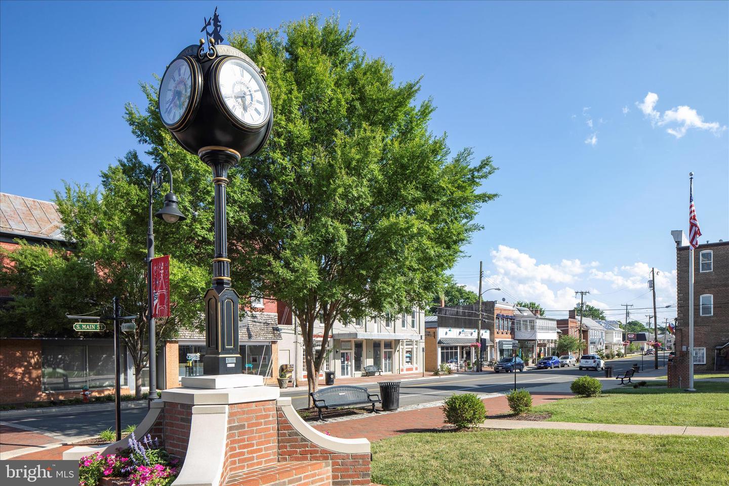 422 N MAIN ST, WOODSTOCK, Virginia 22664, 5 Bedrooms Bedrooms, ,3 BathroomsBathrooms,Residential,For sale,422 N MAIN ST,VASH2013124 MLS # VASH2013124