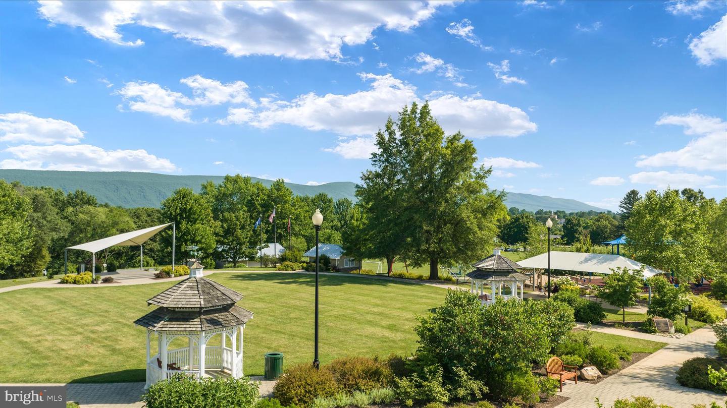 422 N MAIN ST, WOODSTOCK, Virginia 22664, 5 Bedrooms Bedrooms, ,3 BathroomsBathrooms,Residential,For sale,422 N MAIN ST,VASH2013124 MLS # VASH2013124