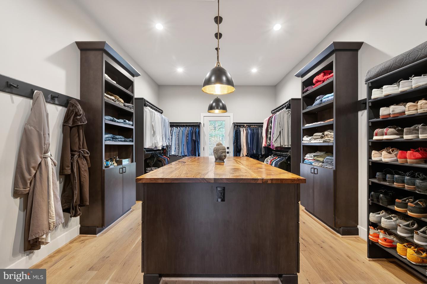 37896 LEGARD FARM RD, HILLSBORO, Virginia 20132, 4 Bedrooms Bedrooms, ,3 BathroomsBathrooms,Residential,For sale,37896 LEGARD FARM RD,VALO2099300 MLS # VALO2099300