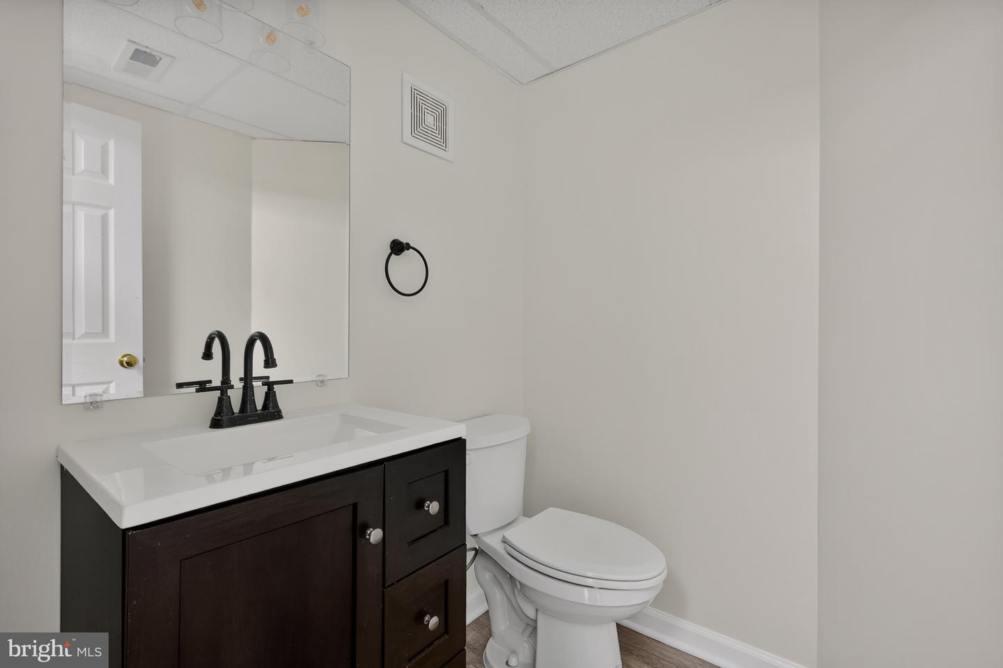 37896 LEGARD FARM RD, HILLSBORO, Virginia 20132, 4 Bedrooms Bedrooms, ,3 BathroomsBathrooms,Residential,For sale,37896 LEGARD FARM RD,VALO2099300 MLS # VALO2099300