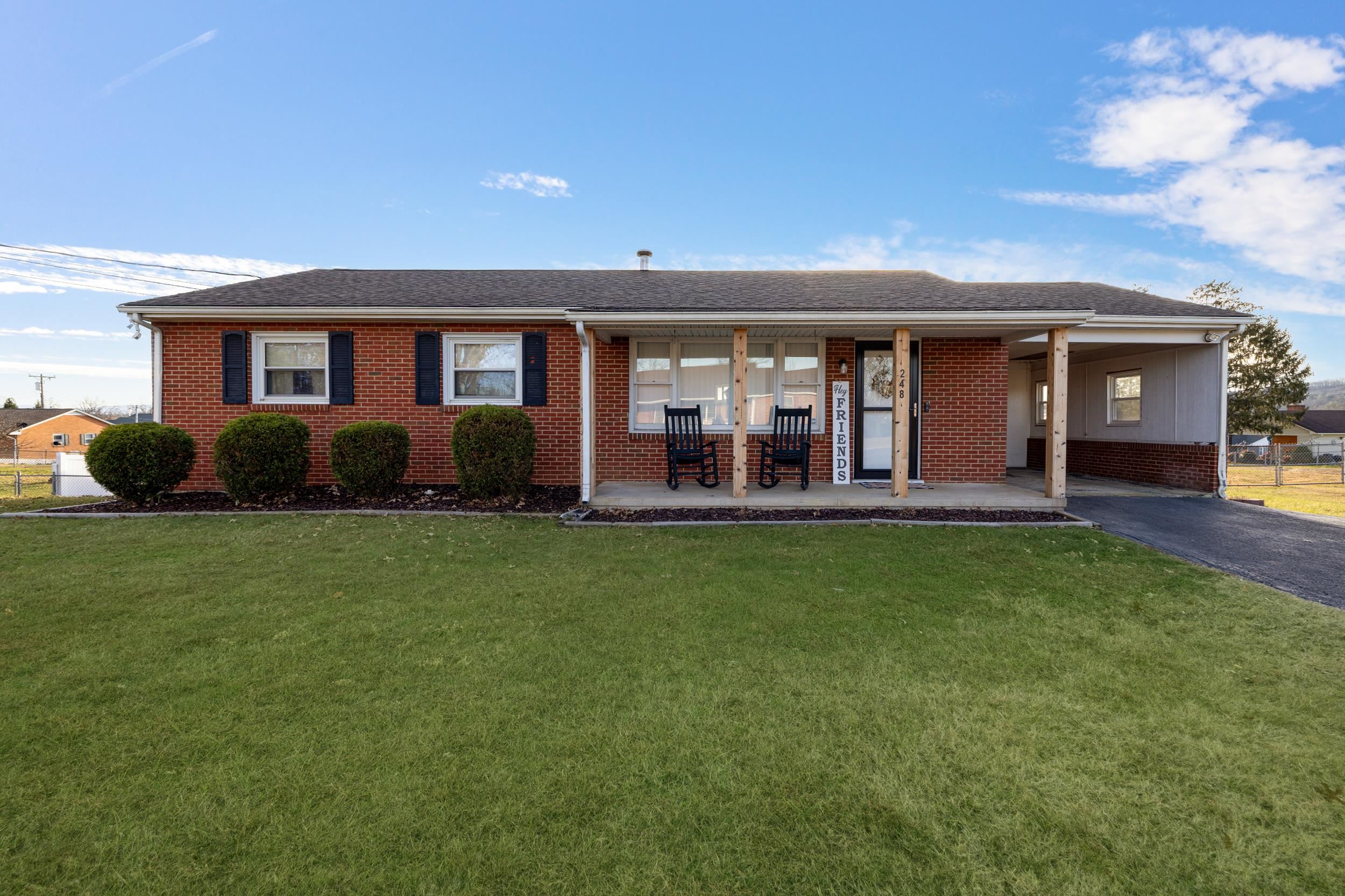 248 SKYVIEW CIR, VERONA, Virginia 24482, 3 Bedrooms Bedrooms, ,1 BathroomBathrooms,Residential,248 SKYVIEW CIR,671492 MLS # 671492