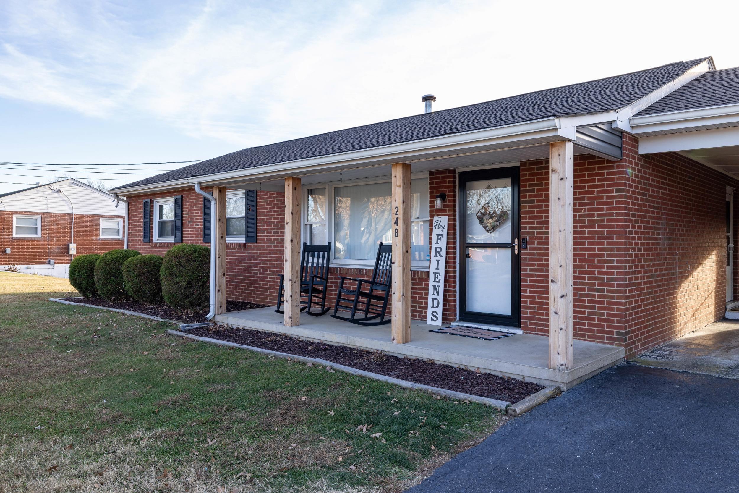 248 SKYVIEW CIR, VERONA, Virginia 24482, 3 Bedrooms Bedrooms, ,1 BathroomBathrooms,Residential,248 SKYVIEW CIR,671492 MLS # 671492