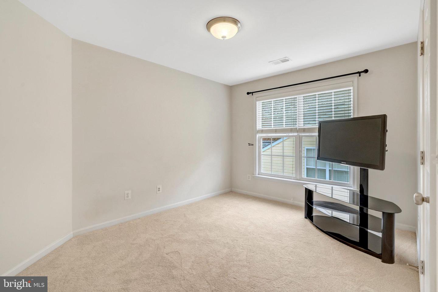 7726 YALTA WAY, GAINESVILLE, Virginia 20155, 4 Bedrooms Bedrooms, ,3 BathroomsBathrooms,Residential,For sale,7726 YALTA WAY,VAPW2106416 MLS # VAPW2106416