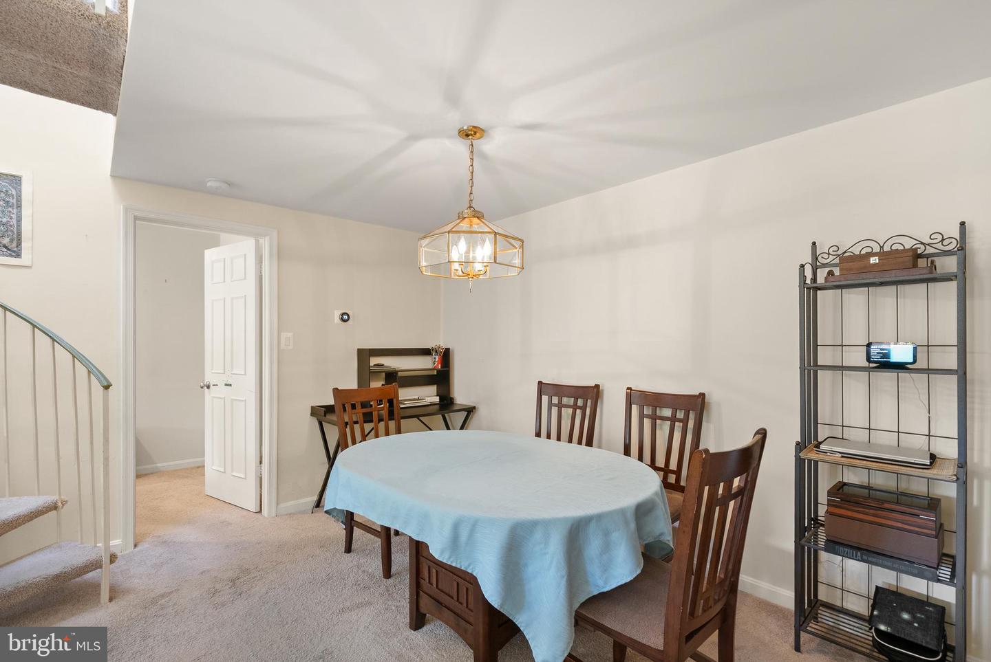 6905-B KEYSER WAY, ALEXANDRIA, Virginia 22310, 2 Bedrooms Bedrooms, ,2 BathroomsBathrooms,Residential,For sale,6905-B KEYSER WAY,VAFX2276352 MLS # VAFX2276352