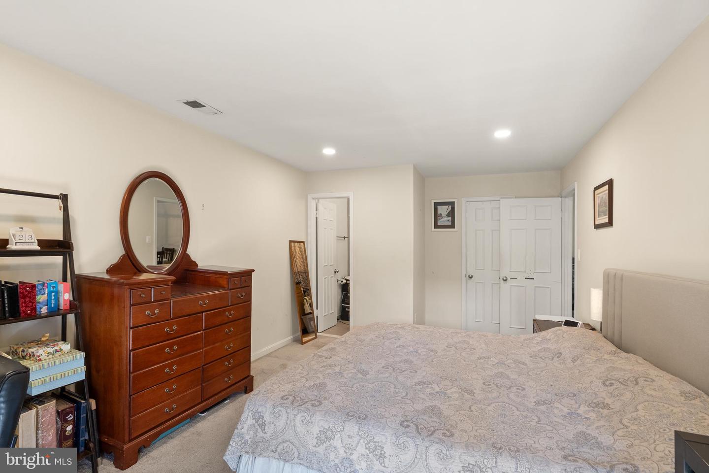 6905-B KEYSER WAY, ALEXANDRIA, Virginia 22310, 2 Bedrooms Bedrooms, ,2 BathroomsBathrooms,Residential,For sale,6905-B KEYSER WAY,VAFX2276352 MLS # VAFX2276352