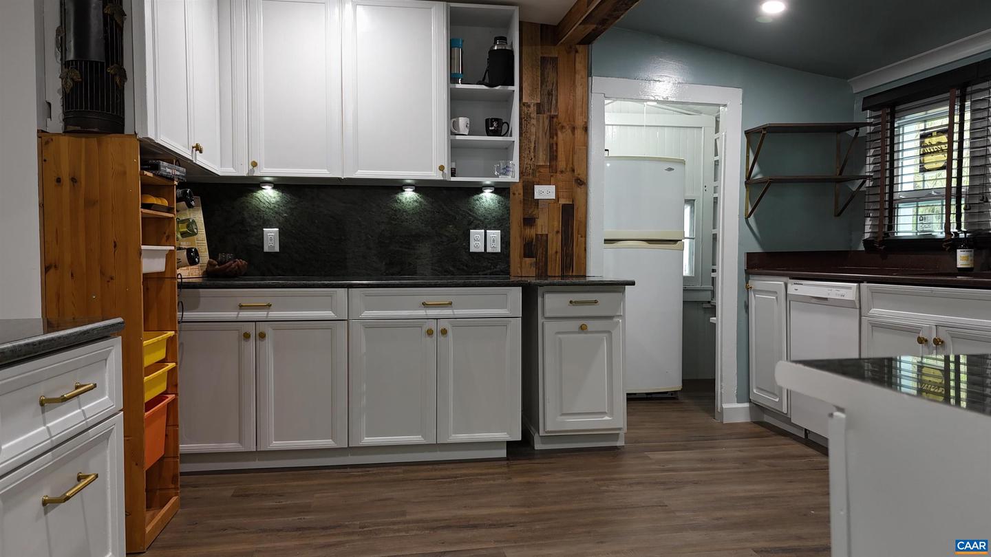 7559 ESMONT RD, ESMONT, Virginia 22937, 3 Bedrooms Bedrooms, ,1 BathroomBathrooms,Residential,For sale,7559 ESMONT RD,671199 MLS # 671199