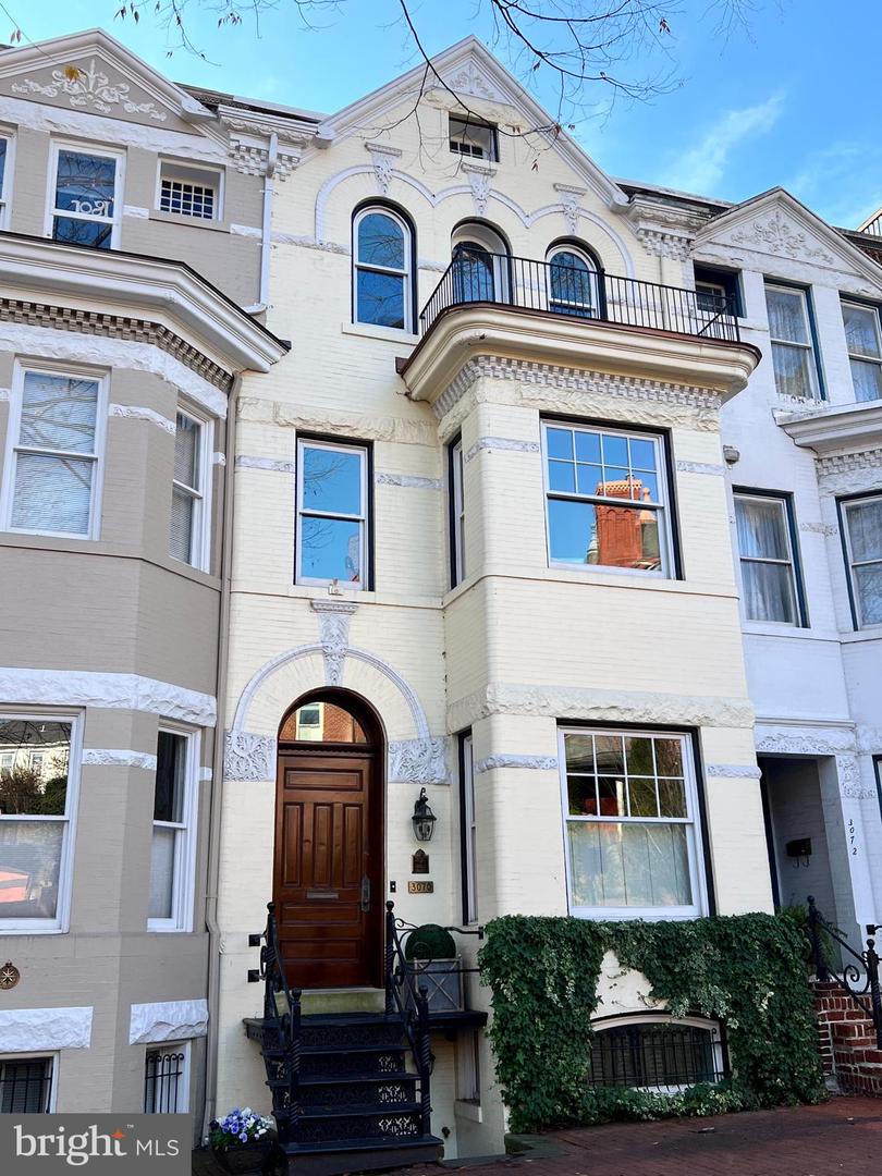 3070 Q ST NW, WASHINGTON, District Of Columbia 20007, 5 Bedrooms Bedrooms, ,3 BathroomsBathrooms,Residential,For sale,3070 Q ST NW,DCDC2232752 MLS # DCDC2232752