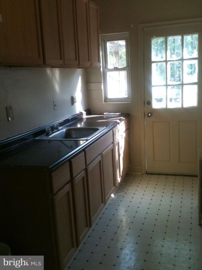 507 OAKWOOD ST SE, WASHINGTON, District Of Columbia 20032, 3 Bedrooms Bedrooms, ,2 BathroomsBathrooms,Residential,For sale,507 OAKWOOD ST SE,DCDC2121516 MLS # DCDC2121516