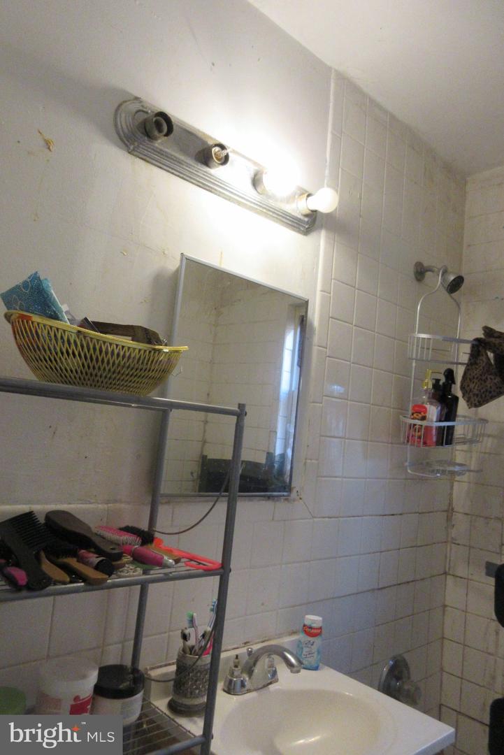 507 OAKWOOD ST SE, WASHINGTON, District Of Columbia 20032, 3 Bedrooms Bedrooms, ,2 BathroomsBathrooms,Residential,For sale,507 OAKWOOD ST SE,DCDC2121516 MLS # DCDC2121516