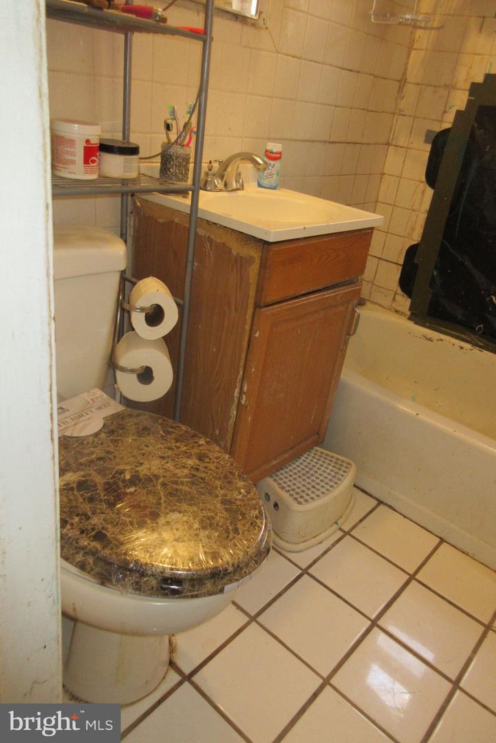 507 OAKWOOD ST SE, WASHINGTON, District Of Columbia 20032, 3 Bedrooms Bedrooms, ,2 BathroomsBathrooms,Residential,For sale,507 OAKWOOD ST SE,DCDC2121516 MLS # DCDC2121516