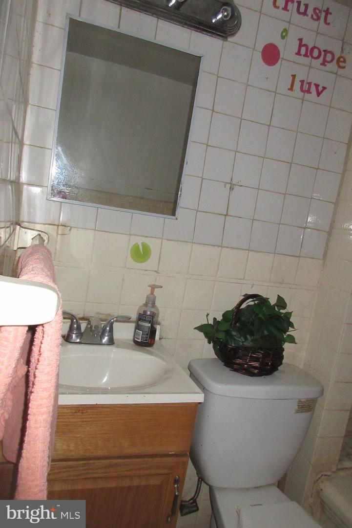 507 OAKWOOD ST SE, WASHINGTON, District Of Columbia 20032, 3 Bedrooms Bedrooms, ,2 BathroomsBathrooms,Residential,For sale,507 OAKWOOD ST SE,DCDC2121516 MLS # DCDC2121516