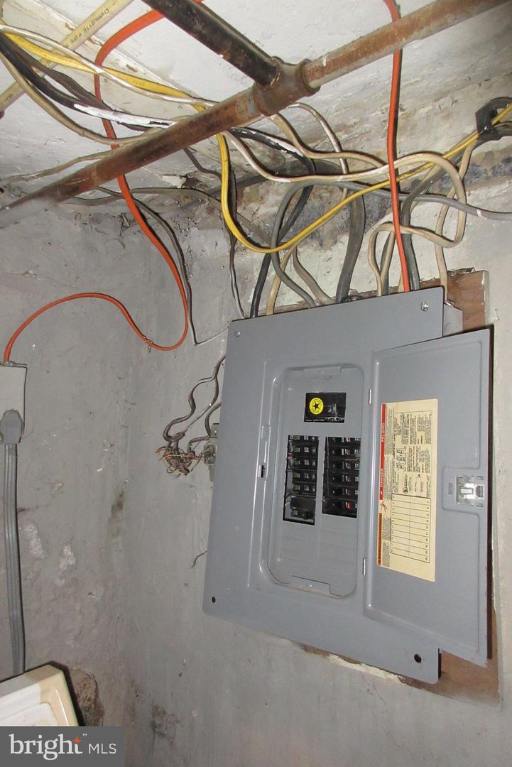 507 OAKWOOD ST SE, WASHINGTON, District Of Columbia 20032, 3 Bedrooms Bedrooms, ,2 BathroomsBathrooms,Residential,For sale,507 OAKWOOD ST SE,DCDC2121516 MLS # DCDC2121516