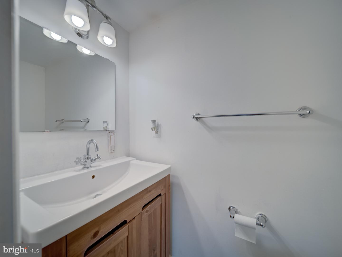 5674 OAK TANAGER CT, BURKE, Virginia 22015, 3 Bedrooms Bedrooms, ,1 BathroomBathrooms,Residential,For sale,5674 OAK TANAGER CT,VAFX2257692 MLS # VAFX2257692 5674 OAK TANAGER CT, BURKE, Virginia 22015, 3 Bedrooms Bedrooms, ,1 BathroomBathrooms,Residential,For sale,5674 OAK TANAGER CT,VAFX2257692 MLS # VAFX2257692