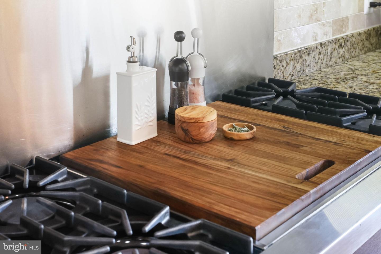 13902 BRONCO LN, LOVETTSVILLE, Virginia 20180, 4 Bedrooms Bedrooms, ,3 BathroomsBathrooms,Residential,For sale,13902 BRONCO LN,VALO2110032 MLS # VALO2110032 13902 BRONCO LN, LOVETTSVILLE, Virginia 20180, 4 Bedrooms Bedrooms, ,3 BathroomsBathrooms,Residential,For sale,13902 BRONCO LN,VALO2110032 MLS # VALO2110032