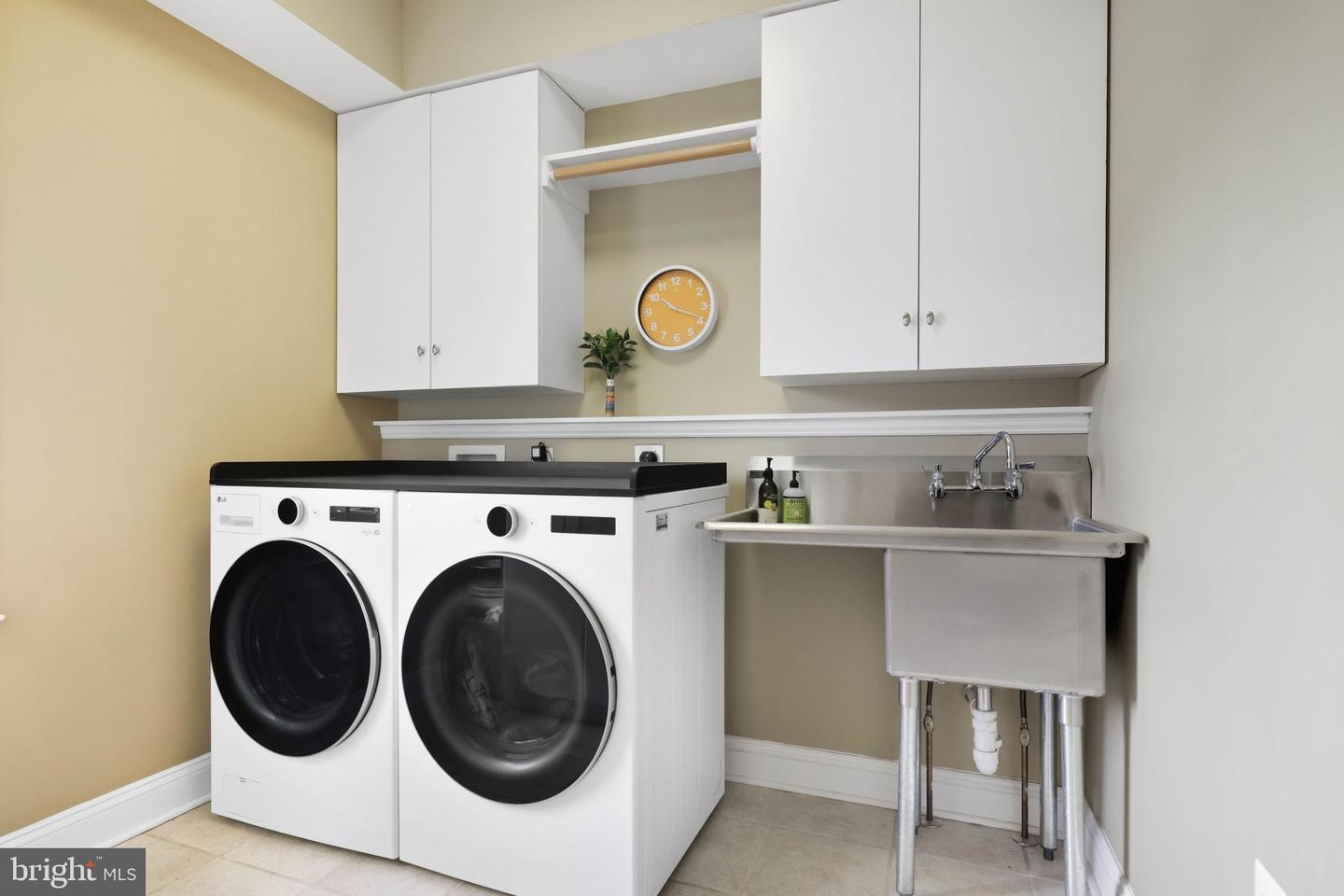 13902 BRONCO LN, LOVETTSVILLE, Virginia 20180, 4 Bedrooms Bedrooms, ,3 BathroomsBathrooms,Residential,For sale,13902 BRONCO LN,VALO2110032 MLS # VALO2110032 13902 BRONCO LN, LOVETTSVILLE, Virginia 20180, 4 Bedrooms Bedrooms, ,3 BathroomsBathrooms,Residential,For sale,13902 BRONCO LN,VALO2110032 MLS # VALO2110032