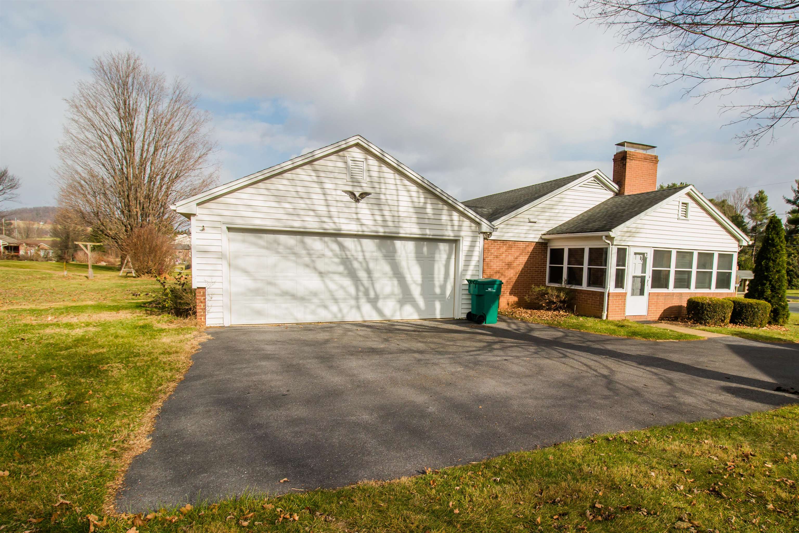 355 WESTVIEW ST, DAYTON, Virginia 22821, 3 Bedrooms Bedrooms, ,1 BathroomBathrooms,Residential,Solid built Brick Ranch,355 WESTVIEW ST,671493 MLS # 671493