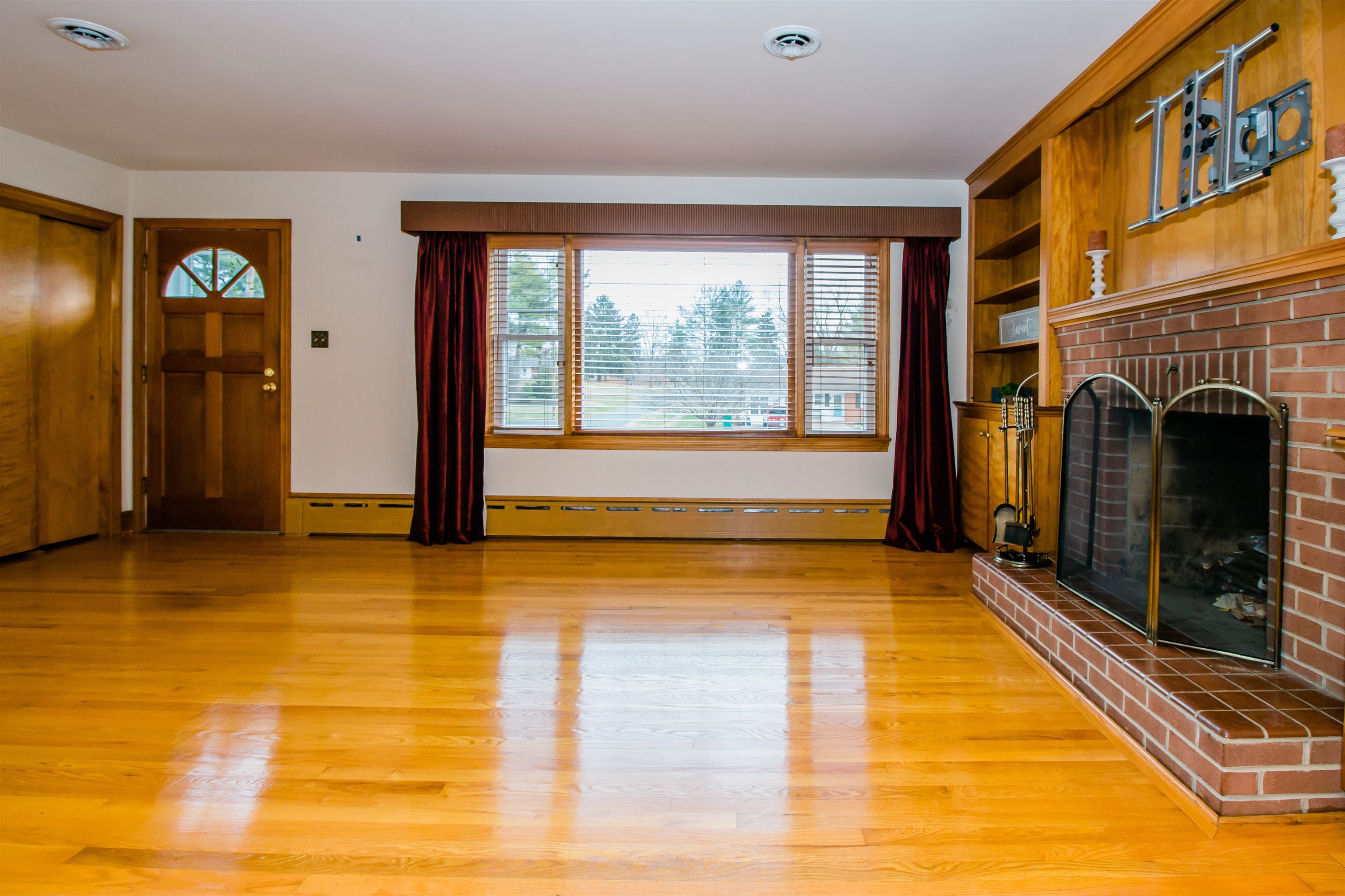 355 WESTVIEW ST, DAYTON, Virginia 22821, 3 Bedrooms Bedrooms, ,1 BathroomBathrooms,Residential,Solid built Brick Ranch,355 WESTVIEW ST,671493 MLS # 671493