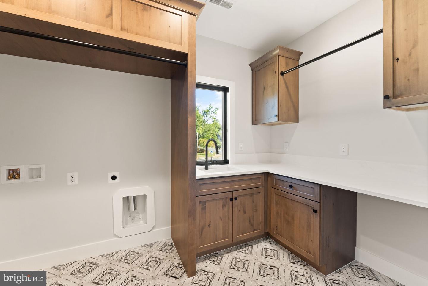 1710 DALEWOOD PLACE, MCLEAN, Virginia 22101, 6 Bedrooms Bedrooms, ,6 BathroomsBathrooms,Residential,For sale,1710 DALEWOOD PLACE,VAFX2160808 MLS # VAFX2160808 1710 DALEWOOD PLACE, MCLEAN, Virginia 22101, 6 Bedrooms Bedrooms, ,6 BathroomsBathrooms,Residential,For sale,1710 DALEWOOD PLACE,VAFX2160808 MLS # VAFX2160808