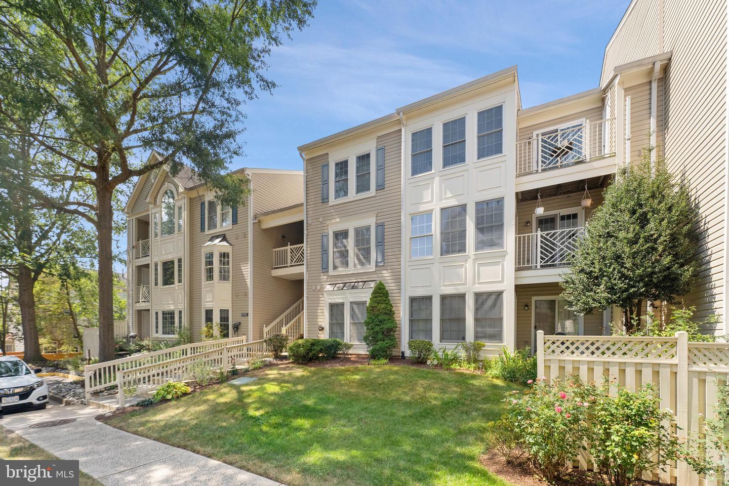12253 FAIRFIELD HOUSE DR #405, FAIRFAX, Virginia 22033, 2 Bedrooms Bedrooms, ,2 BathroomsBathrooms,Residential,For sale,12253 FAIRFIELD HOUSE DR #405,VAFX2256908 MLS # VAFX2256908 12253 FAIRFIELD HOUSE DR #405, FAIRFAX, Virginia 22033, 2 Bedrooms Bedrooms, ,2 BathroomsBathrooms,Residential,For sale,12253 FAIRFIELD HOUSE DR #405,VAFX2256908 MLS # VAFX2256908