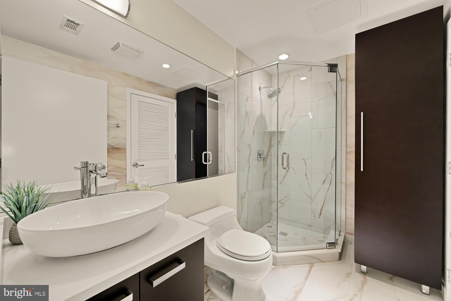 1010 MASSACHUSETTS AVE NW #207, WASHINGTON, District Of Columbia 20001, 2 Bedrooms Bedrooms, 4 Rooms Rooms,2 BathroomsBathrooms,Residential,For sale,1010 MASSACHUSETTS AVE NW #207,DCDC2225662 MLS # DCDC2225662