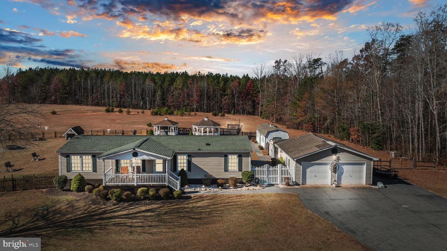 3100 DANBURY CIR, SPOTSYLVANIA, Virginia 22551, 3 Bedrooms Bedrooms, 5 Rooms Rooms,2 BathroomsBathrooms,Residential,For sale,3100 DANBURY CIR,VASP2037692 MLS # VASP2037692