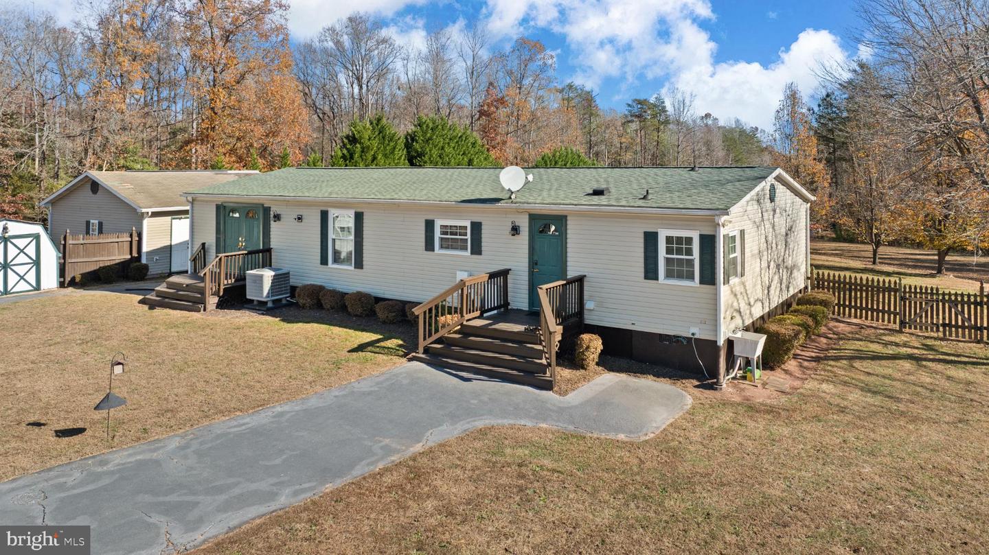 3100 DANBURY CIR, SPOTSYLVANIA, Virginia 22551, 3 Bedrooms Bedrooms, 5 Rooms Rooms,2 BathroomsBathrooms,Residential,For sale,3100 DANBURY CIR,VASP2037692 MLS # VASP2037692