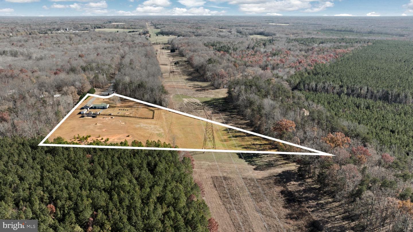 3100 DANBURY CIR, SPOTSYLVANIA, Virginia 22551, 3 Bedrooms Bedrooms, 5 Rooms Rooms,2 BathroomsBathrooms,Residential,For sale,3100 DANBURY CIR,VASP2037692 MLS # VASP2037692