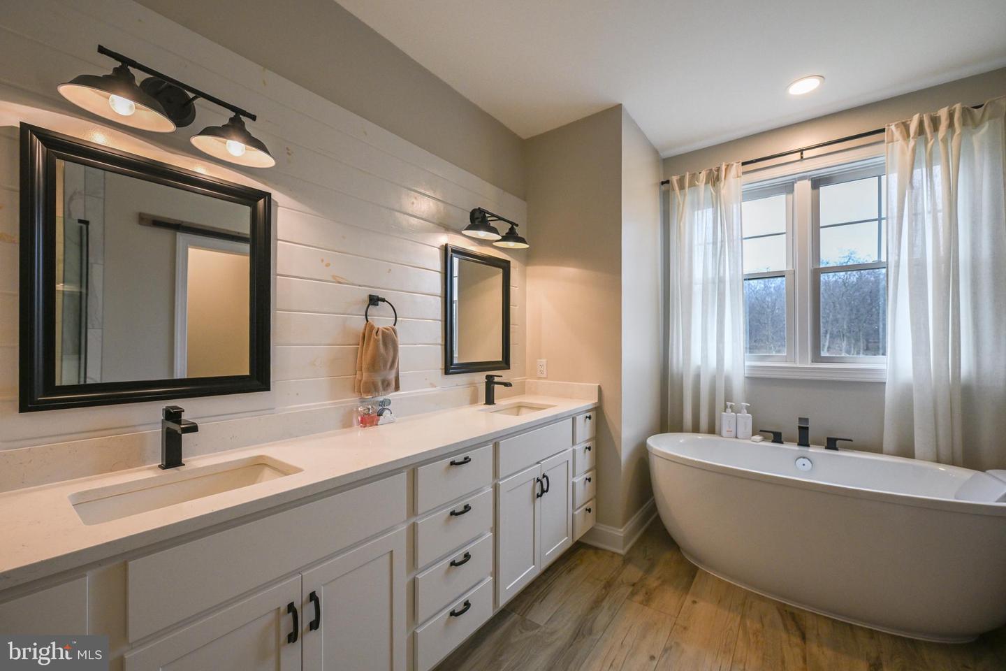 165 ANCIENT OAK LN, BERRYVILLE, Virginia 22611, 4 Bedrooms Bedrooms, 12 Rooms Rooms,3 BathroomsBathrooms,Residential,For sale,165 ANCIENT OAK LN,VACL2006242 MLS # VACL2006242 165 ANCIENT OAK LN, BERRYVILLE, Virginia 22611, 4 Bedrooms Bedrooms, 12 Rooms Rooms,3 BathroomsBathrooms,Residential,For sale,165 ANCIENT OAK LN,VACL2006242 MLS # VACL2006242