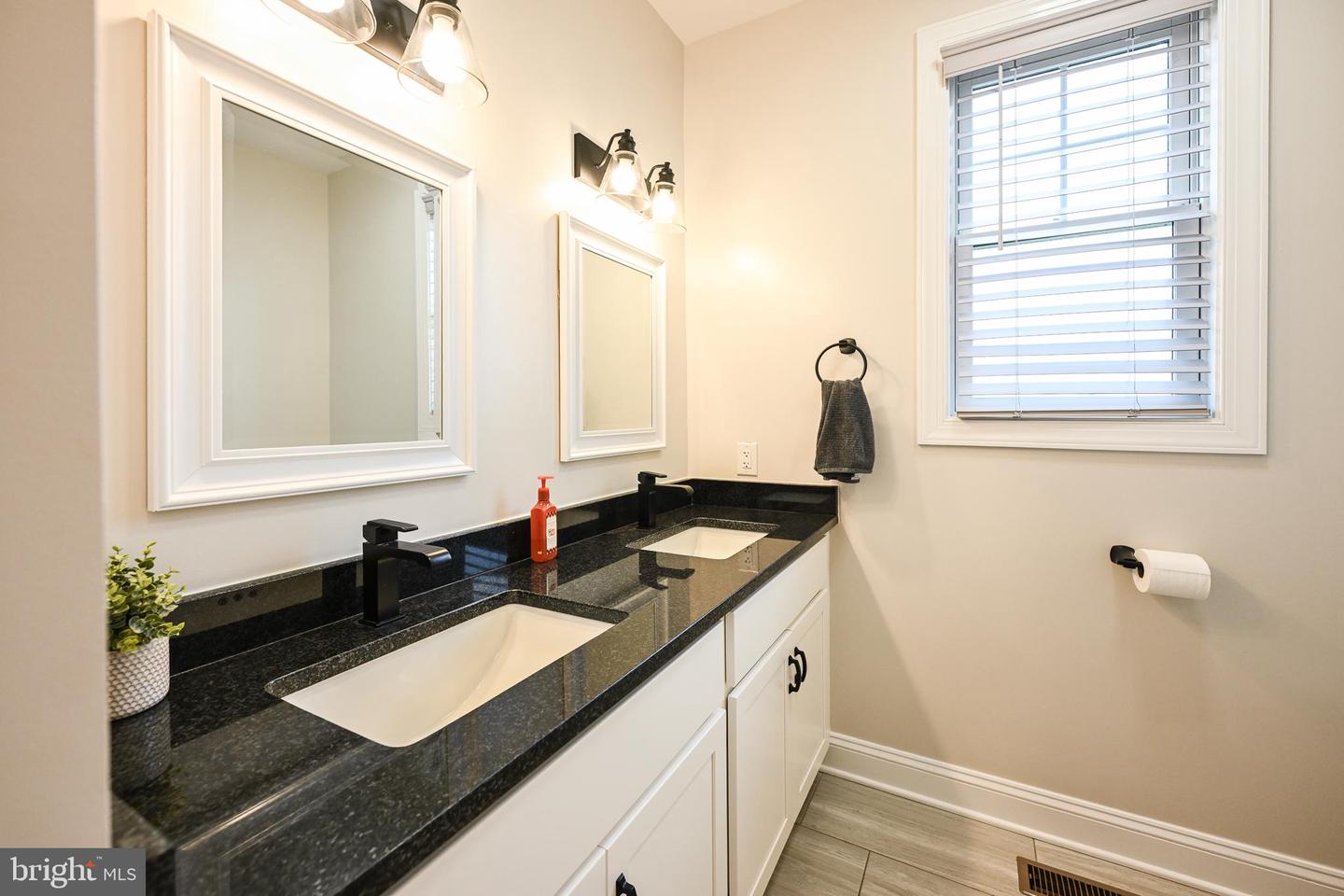 165 ANCIENT OAK LN, BERRYVILLE, Virginia 22611, 4 Bedrooms Bedrooms, 12 Rooms Rooms,3 BathroomsBathrooms,Residential,For sale,165 ANCIENT OAK LN,VACL2006242 MLS # VACL2006242 165 ANCIENT OAK LN, BERRYVILLE, Virginia 22611, 4 Bedrooms Bedrooms, 12 Rooms Rooms,3 BathroomsBathrooms,Residential,For sale,165 ANCIENT OAK LN,VACL2006242 MLS # VACL2006242