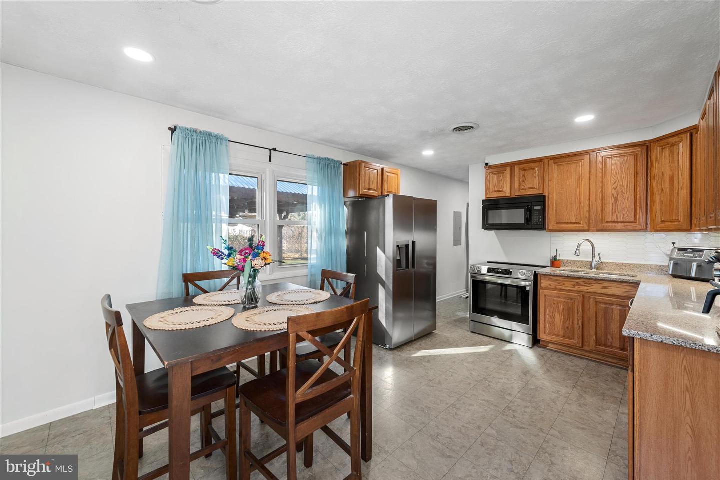 557 ASH ST, STRASBURG, Virginia 22657, 3 Bedrooms Bedrooms, ,1 BathroomBathrooms,Residential,For sale,557 ASH ST,VASH2013108 MLS # VASH2013108