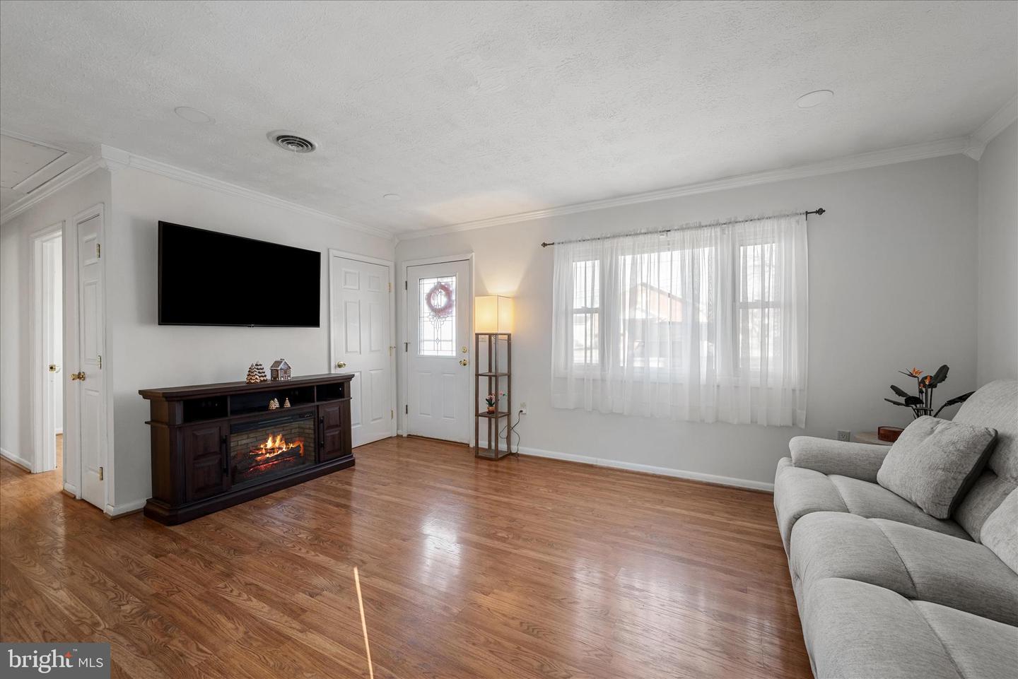 557 ASH ST, STRASBURG, Virginia 22657, 3 Bedrooms Bedrooms, ,1 BathroomBathrooms,Residential,For sale,557 ASH ST,VASH2013108 MLS # VASH2013108