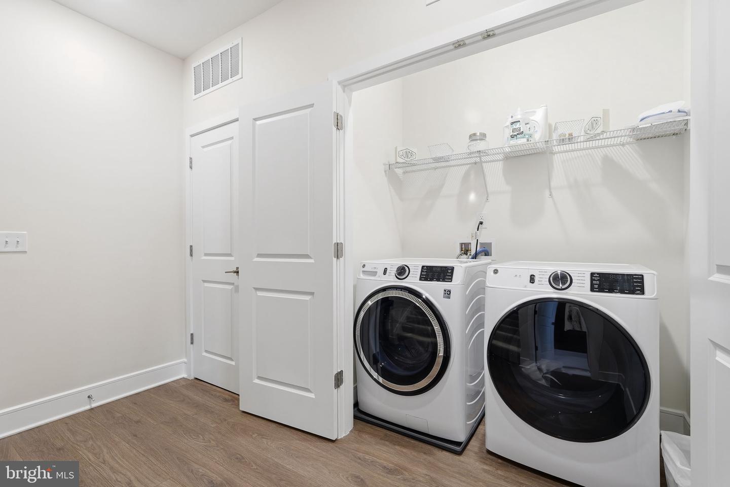 42605 NUBBINS TER, ASHBURN, Virginia 20147, 3 Bedrooms Bedrooms, ,2 BathroomsBathrooms,Residential,For sale,42605 NUBBINS TER,VALO2111696 MLS # VALO2111696