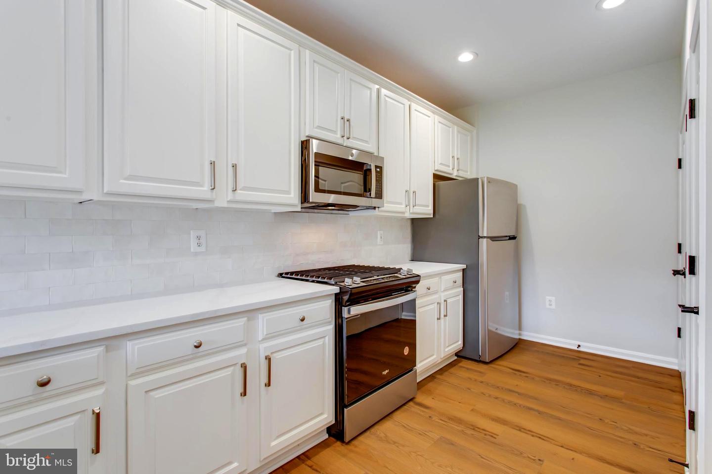 1981 PENFOLD CT, WOODBRIDGE, Virginia 22192, 2 Bedrooms Bedrooms, 8 Rooms Rooms,2 BathroomsBathrooms,Residential,For sale,1981 PENFOLD CT,VAPW2108386 MLS # VAPW2108386