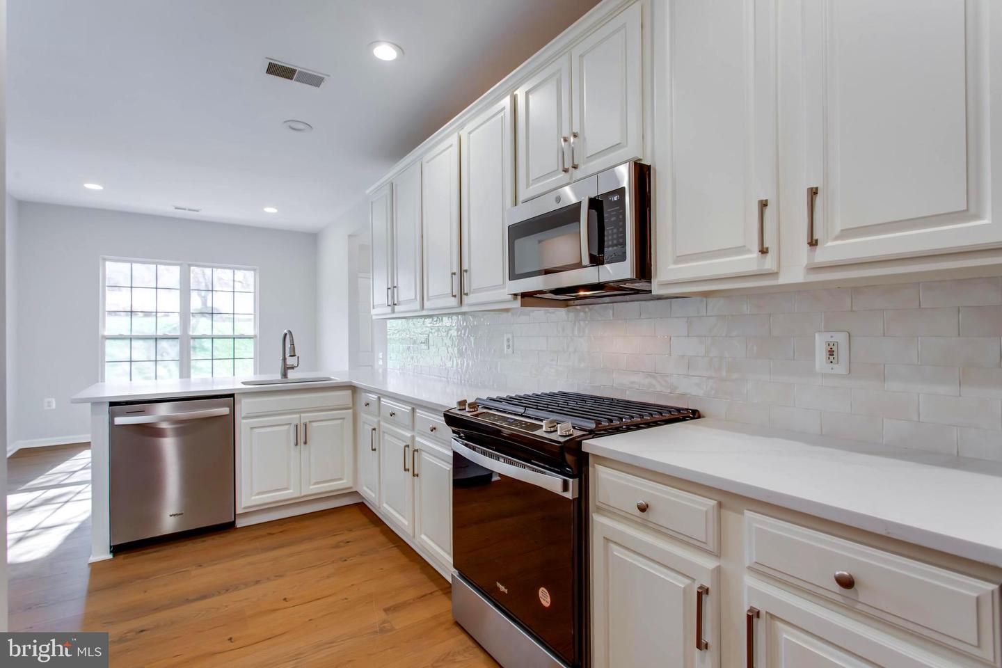 1981 PENFOLD CT, WOODBRIDGE, Virginia 22192, 2 Bedrooms Bedrooms, 8 Rooms Rooms,2 BathroomsBathrooms,Residential,For sale,1981 PENFOLD CT,VAPW2108386 MLS # VAPW2108386