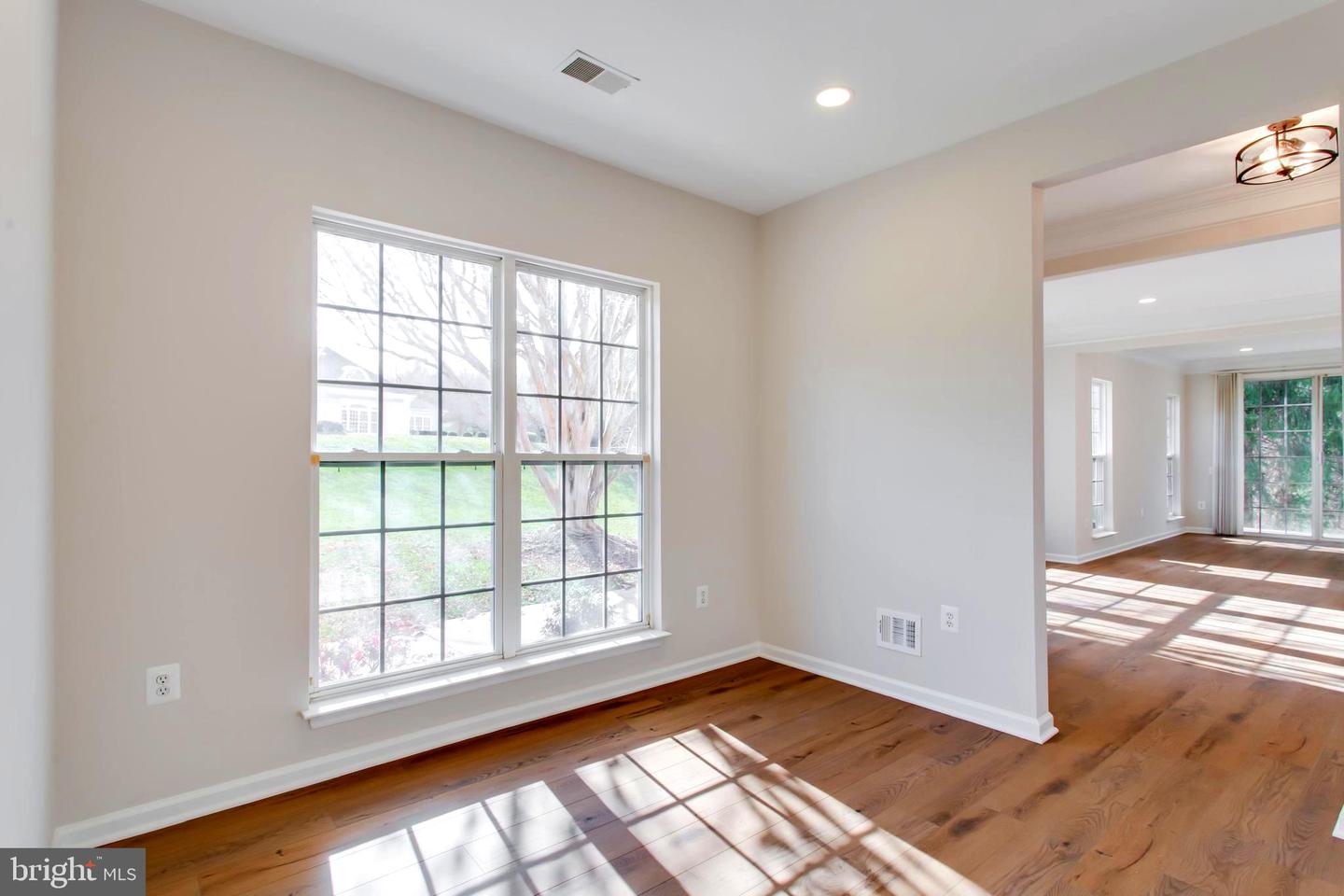 1981 PENFOLD CT, WOODBRIDGE, Virginia 22192, 2 Bedrooms Bedrooms, 8 Rooms Rooms,2 BathroomsBathrooms,Residential,For sale,1981 PENFOLD CT,VAPW2108386 MLS # VAPW2108386