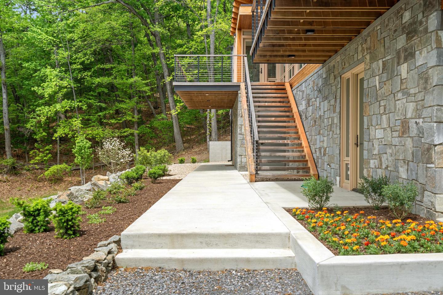 559 BESSIE BELL MOUNTAIN RD, CASTLETON, Virginia 22716, 3 Bedrooms Bedrooms, ,2 BathroomsBathrooms,Residential,For sale,559 BESSIE BELL MOUNTAIN RD,VARP2002080 MLS # VARP2002080