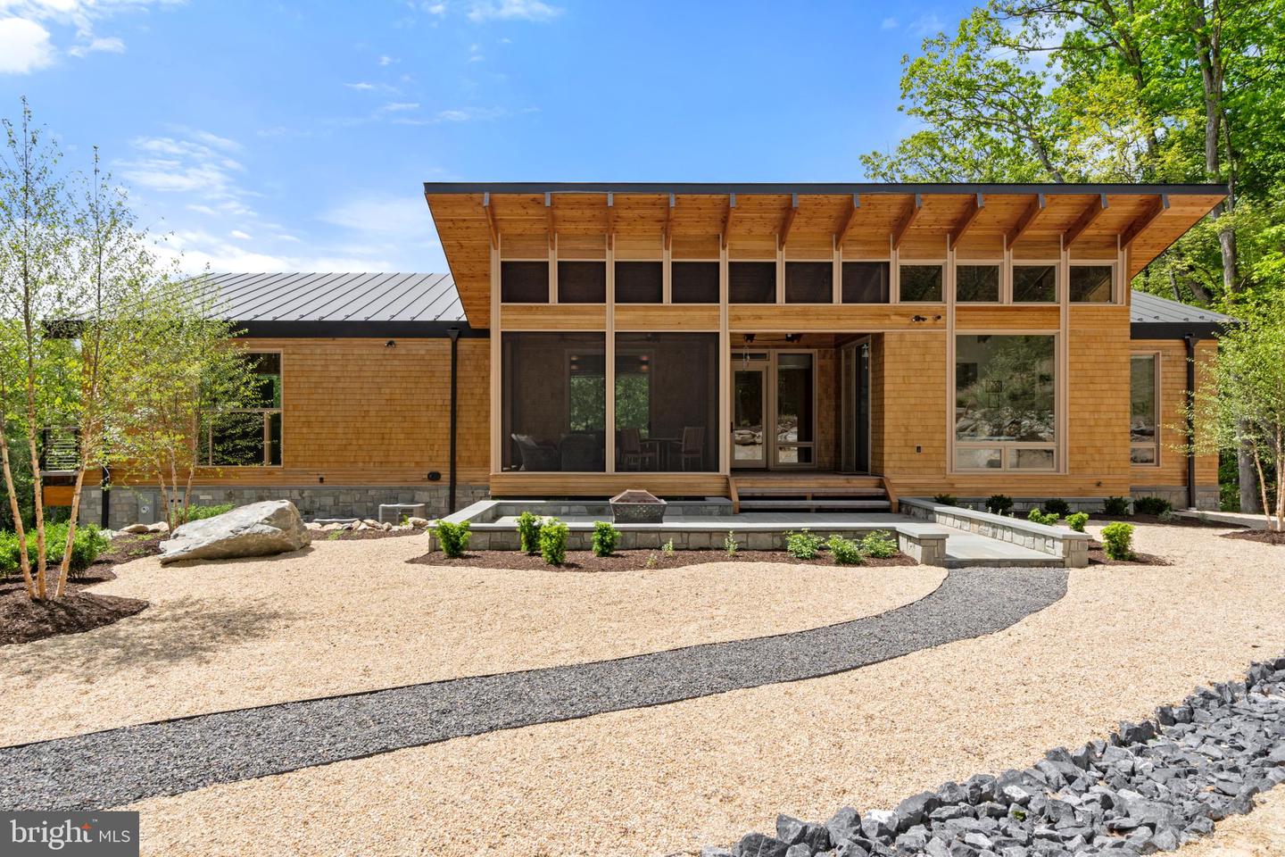 559 BESSIE BELL MOUNTAIN RD, CASTLETON, Virginia 22716, 3 Bedrooms Bedrooms, ,2 BathroomsBathrooms,Residential,For sale,559 BESSIE BELL MOUNTAIN RD,VARP2002080 MLS # VARP2002080