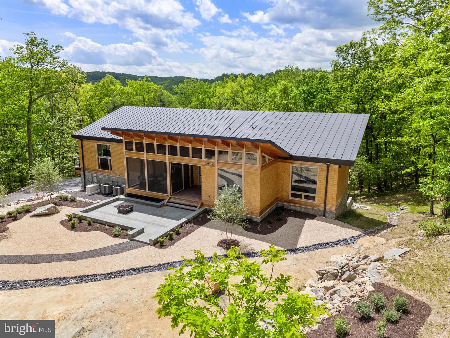 559 BESSIE BELL MOUNTAIN RD, CASTLETON, Virginia 22716, 3 Bedrooms Bedrooms, ,2 BathroomsBathrooms,Residential,For sale,559 BESSIE BELL MOUNTAIN RD,VARP2002080 MLS # VARP2002080