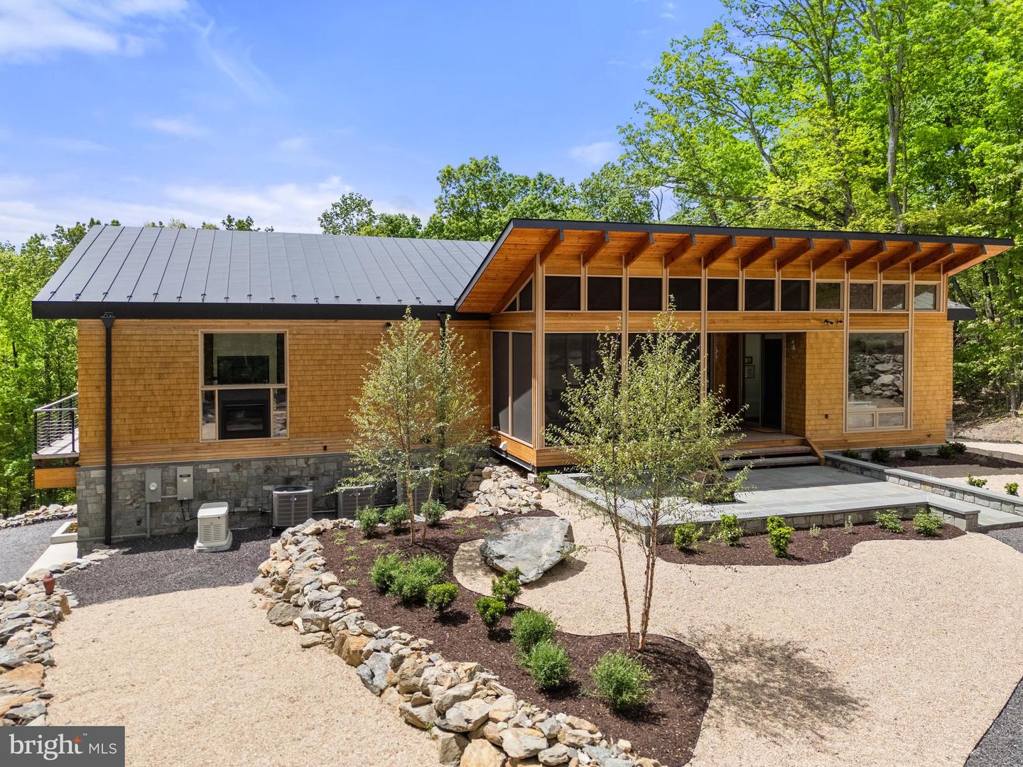 559 BESSIE BELL MOUNTAIN RD, CASTLETON, Virginia 22716, 3 Bedrooms Bedrooms, ,2 BathroomsBathrooms,Residential,For sale,559 BESSIE BELL MOUNTAIN RD,VARP2002080 MLS # VARP2002080