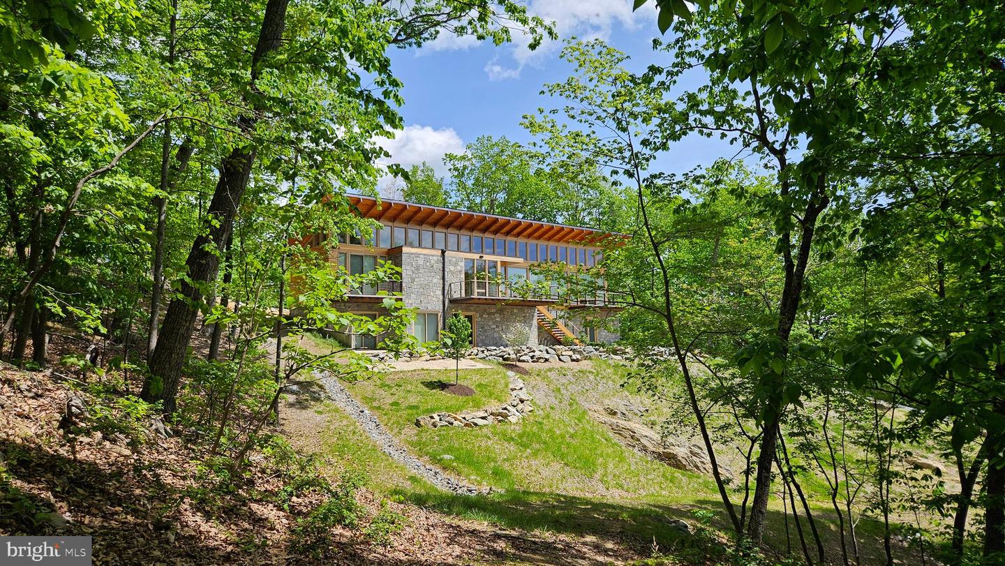 559 BESSIE BELL MOUNTAIN RD, CASTLETON, Virginia 22716, 3 Bedrooms Bedrooms, ,2 BathroomsBathrooms,Residential,For sale,559 BESSIE BELL MOUNTAIN RD,VARP2002080 MLS # VARP2002080