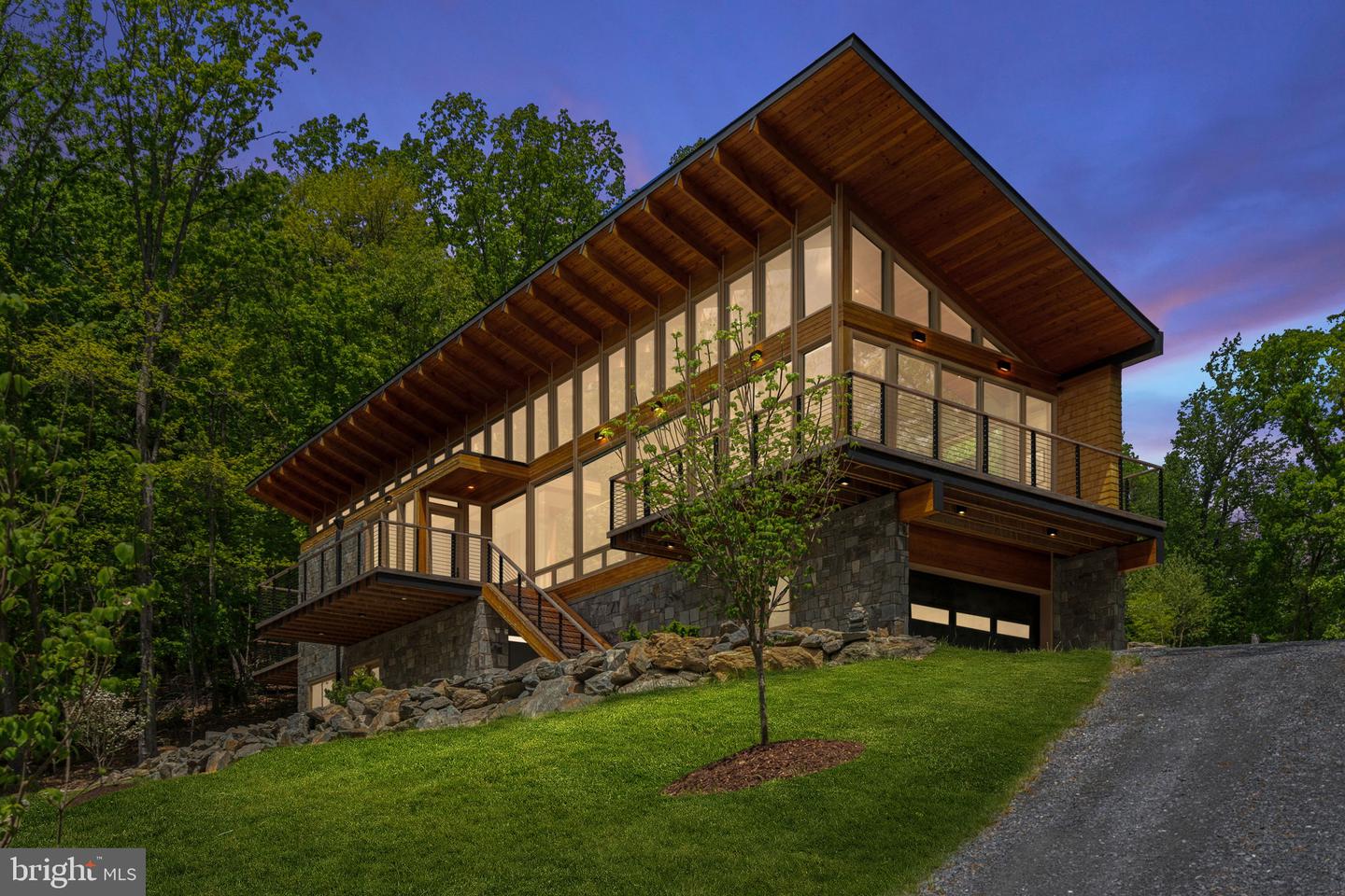 559 BESSIE BELL MOUNTAIN RD, CASTLETON, Virginia 22716, 3 Bedrooms Bedrooms, ,2 BathroomsBathrooms,Residential,For sale,559 BESSIE BELL MOUNTAIN RD,VARP2002080 MLS # VARP2002080