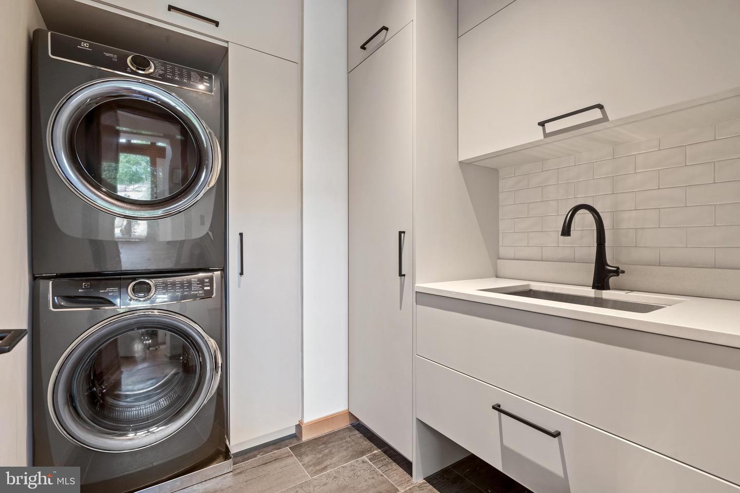 559 BESSIE BELL MOUNTAIN RD, CASTLETON, Virginia 22716, 3 Bedrooms Bedrooms, ,2 BathroomsBathrooms,Residential,For sale,559 BESSIE BELL MOUNTAIN RD,VARP2002080 MLS # VARP2002080