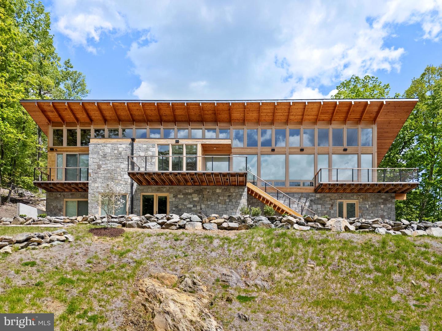 559 BESSIE BELL MOUNTAIN RD, CASTLETON, Virginia 22716, 3 Bedrooms Bedrooms, ,2 BathroomsBathrooms,Residential,For sale,559 BESSIE BELL MOUNTAIN RD,VARP2002080 MLS # VARP2002080