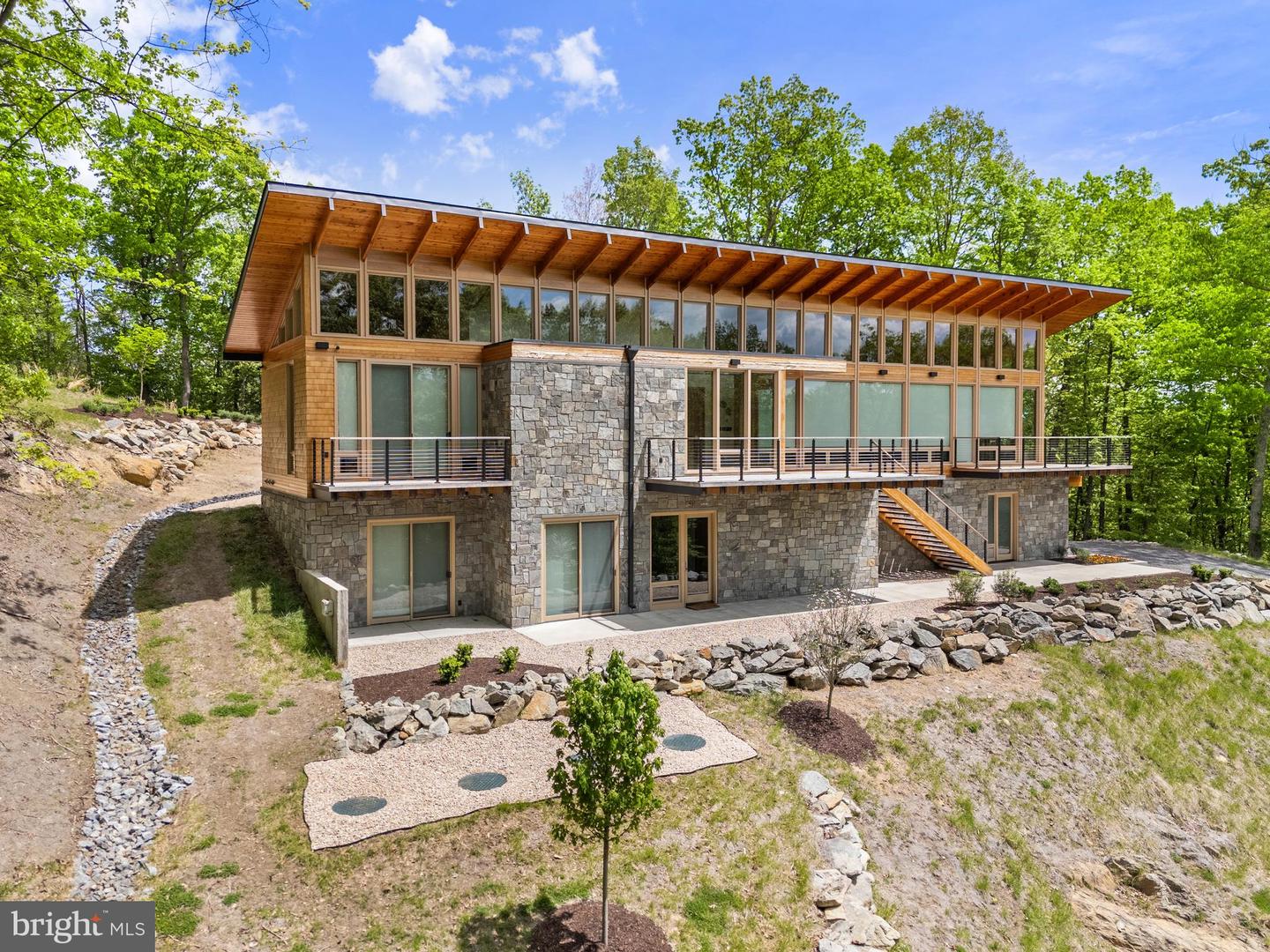 559 BESSIE BELL MOUNTAIN RD, CASTLETON, Virginia 22716, 3 Bedrooms Bedrooms, ,2 BathroomsBathrooms,Residential,For sale,559 BESSIE BELL MOUNTAIN RD,VARP2002080 MLS # VARP2002080