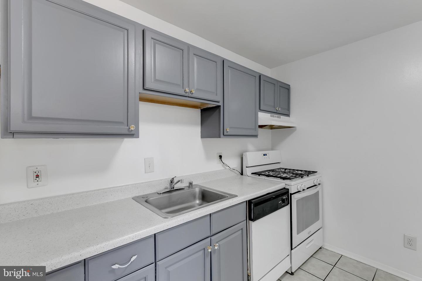 523 N ARMISTEAD ST #102, ALEXANDRIA, Virginia 22312, 2 Bedrooms Bedrooms, ,1 BathroomBathrooms,Residential,For sale,523 N ARMISTEAD ST #102,VAAX2046206 MLS # VAAX2046206