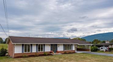 248 SHENVALEE DR, NEW MARKET, Virginia 22844, 4 Bedrooms Bedrooms, ,2 BathroomsBathrooms,Residential,248 SHENVALEE DR,669551 MLS # 669551